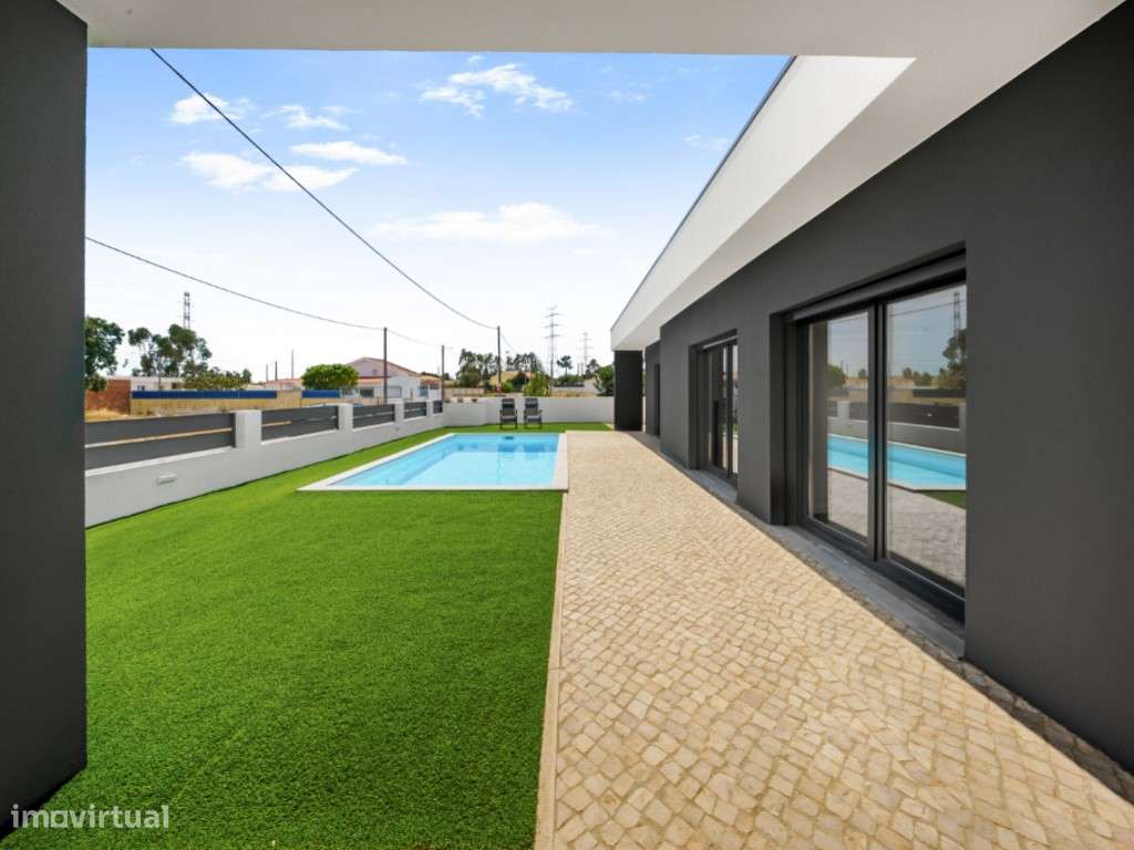 Moradia T3 Isolada com Piscina-26