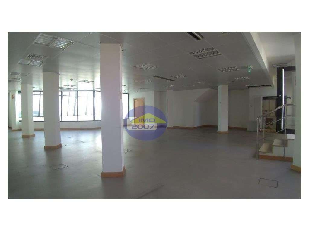 Edifício de serviços no centro de Vila Real - Grande imagem: 4/6