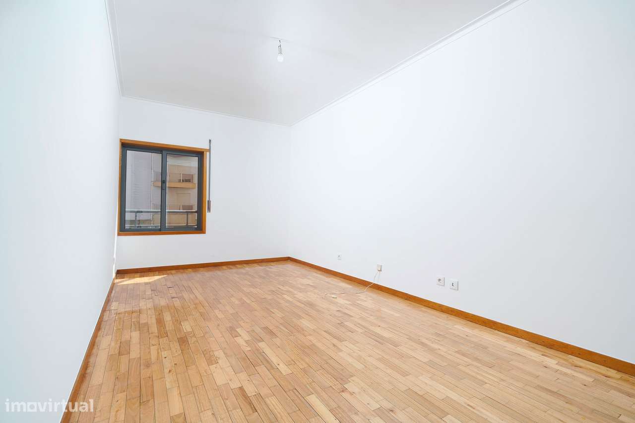 Apartamento T3 para venda na Rua Germão Galharde - São Victor, Braga-13