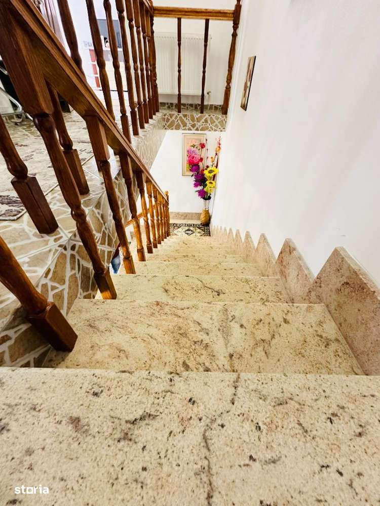 Casade vanzare Miroslava 1915 mp - Imagine principală: 4/12