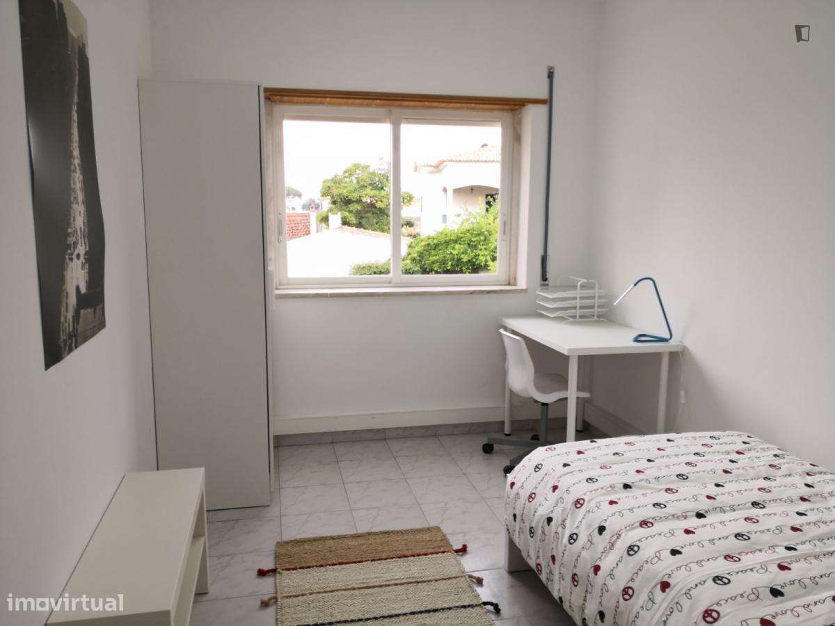 Quarto - localizado em Carcavelos Lisbon - Grande imagem: 4/7