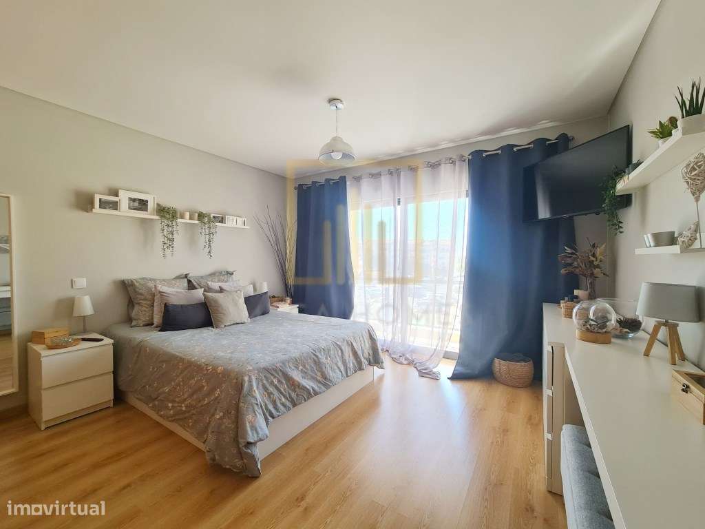 Apartamento T3 com Terraço e 3 WC, em Lagoa.-38