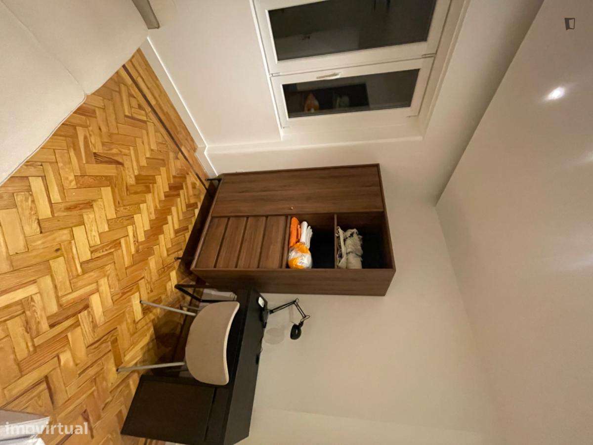 Quarto - localizado em Intendente Lisbon - Grande imagem: 5/10