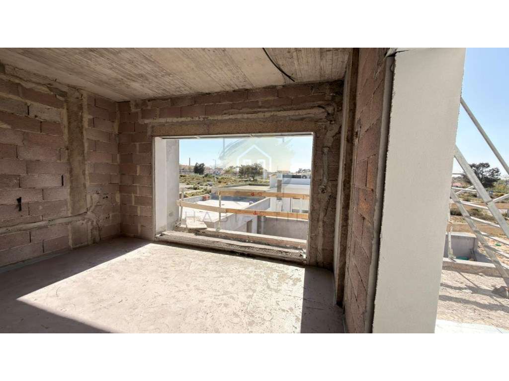 Moradia Nova T4 com Piscina em Azeitão- Vista Serra da Arrábida-4