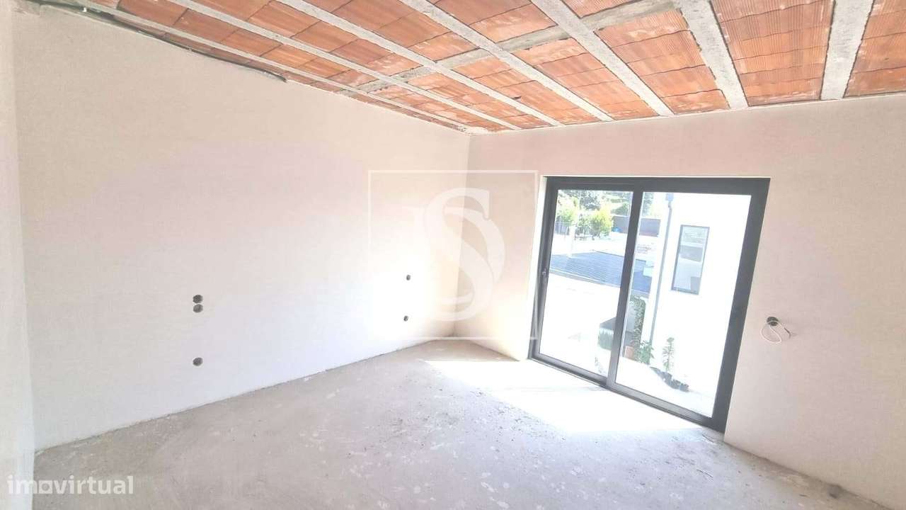 Moradia T3 independente, em construção, na Póvoa de Lanhoso-26