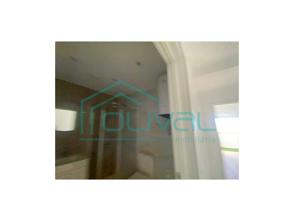 Apartamento t2 à venda na Rua São Francisco Xavier, 10-13