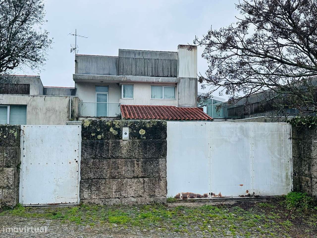 Moradia T4 com piscina, garagem e jardim em Galegos - Grande imagem: 3/17