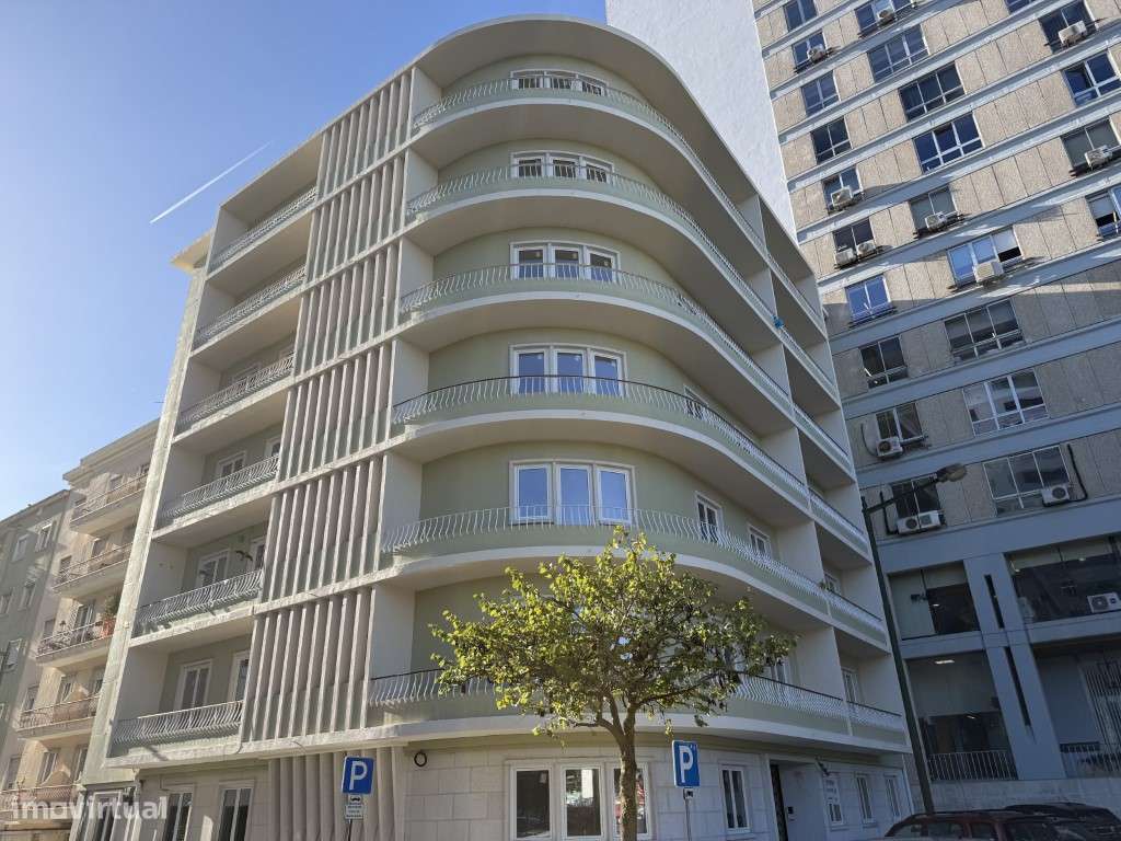 Apartamento para recuperar junto ás Amoreiras-5