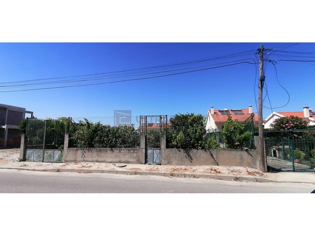 Vende-se lote de 310m2 para construçã...