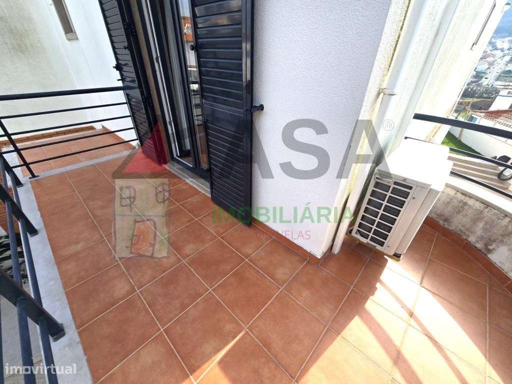 Moradia T4 com Terraço e Vista Desafogada em Loures-40