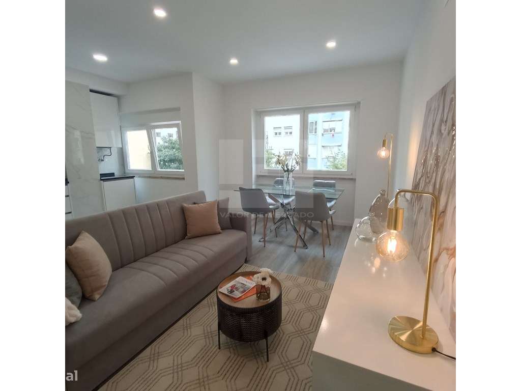 Apartamento t3 à venda na Rua João Ortigão Ramos,-16
