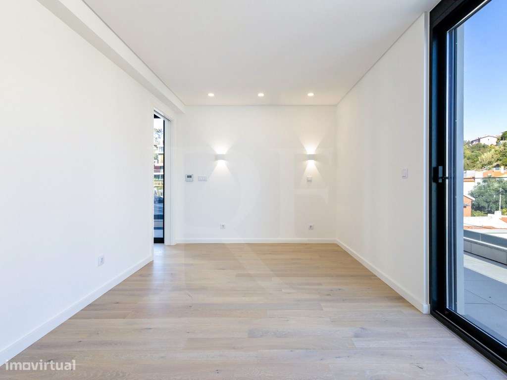 T3 Duplex a estrear com terraços e piscina no Estoril-9