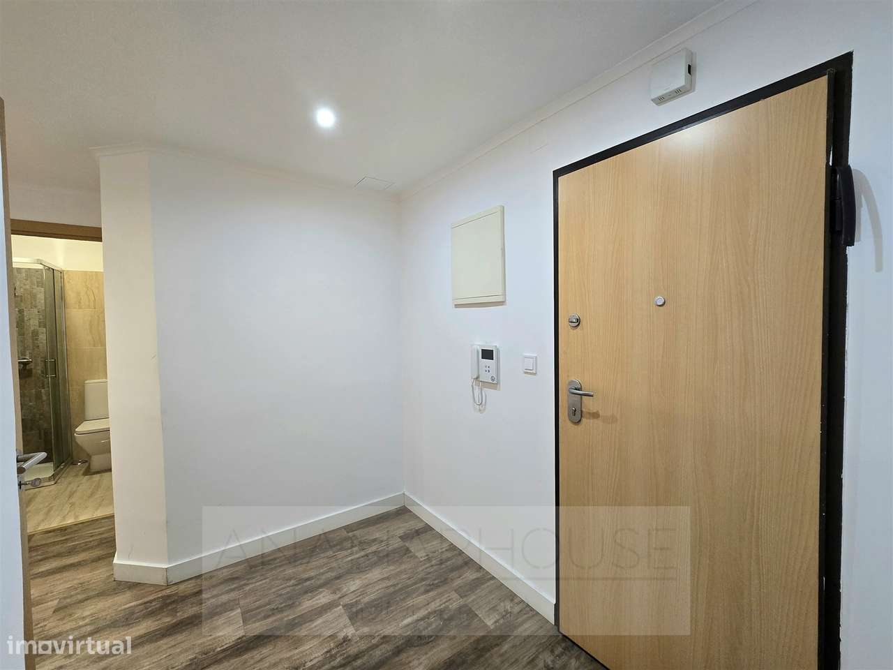 T3 remodelado com parqueamento e arrecadação na Brandoa,Encosta do Sol - Grande imagem: 4/25