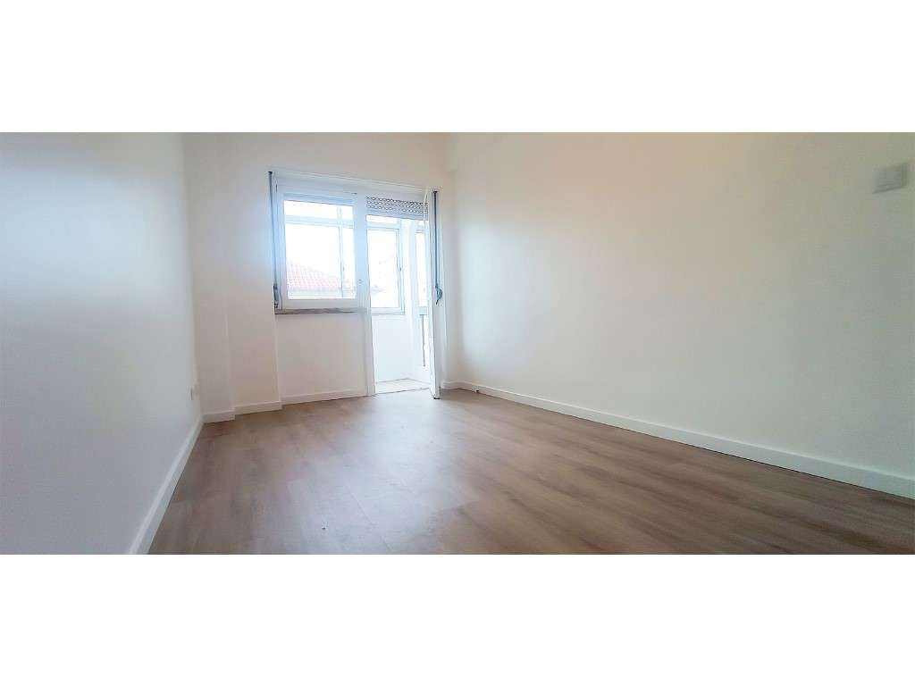 T2 Cacém em zona central perto de transportes-18