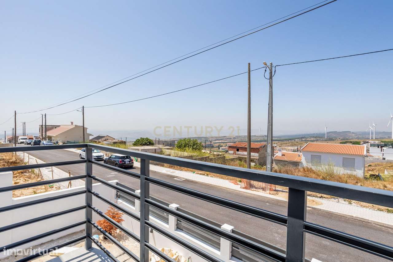 Moradia T3 + 1 com uma vista espetacular em Fonte Santa-10