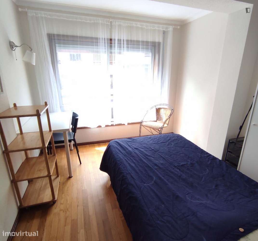 Quarto - localizado em Santa Marinha Porto - Grande imagem: 2/10
