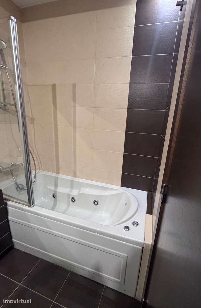 T2 com varanda, garagem e terraço no Entroncamento-8