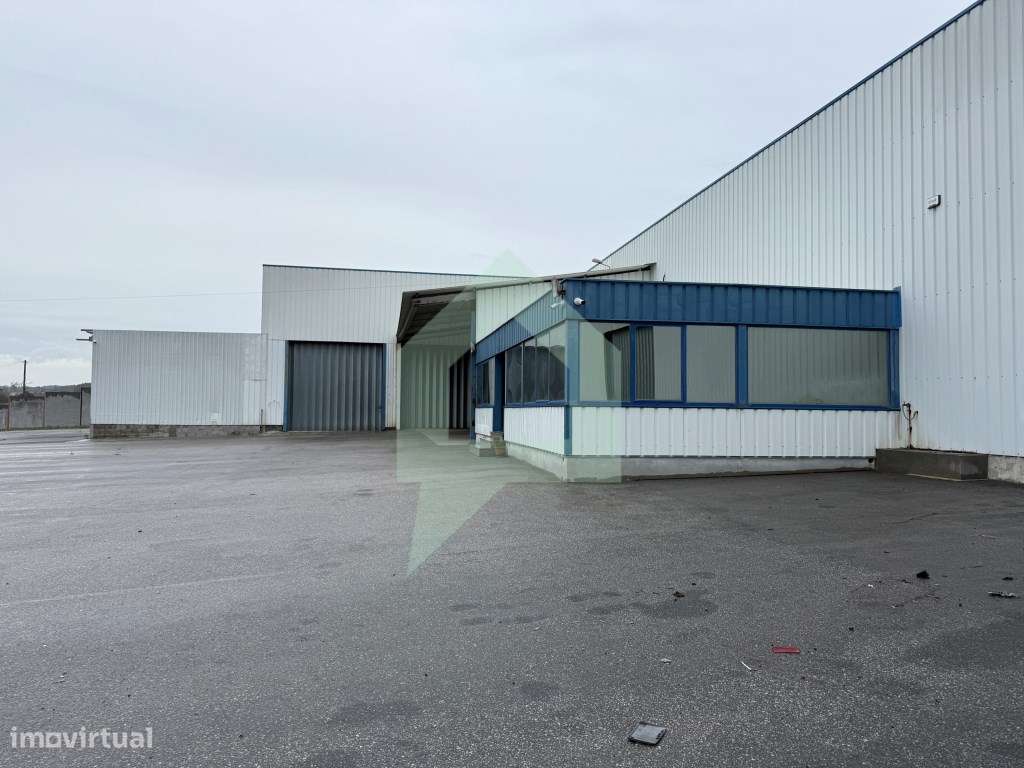 Pavilhão industrial localizado em Chorente, Barcelos - Grande imagem: 4/38