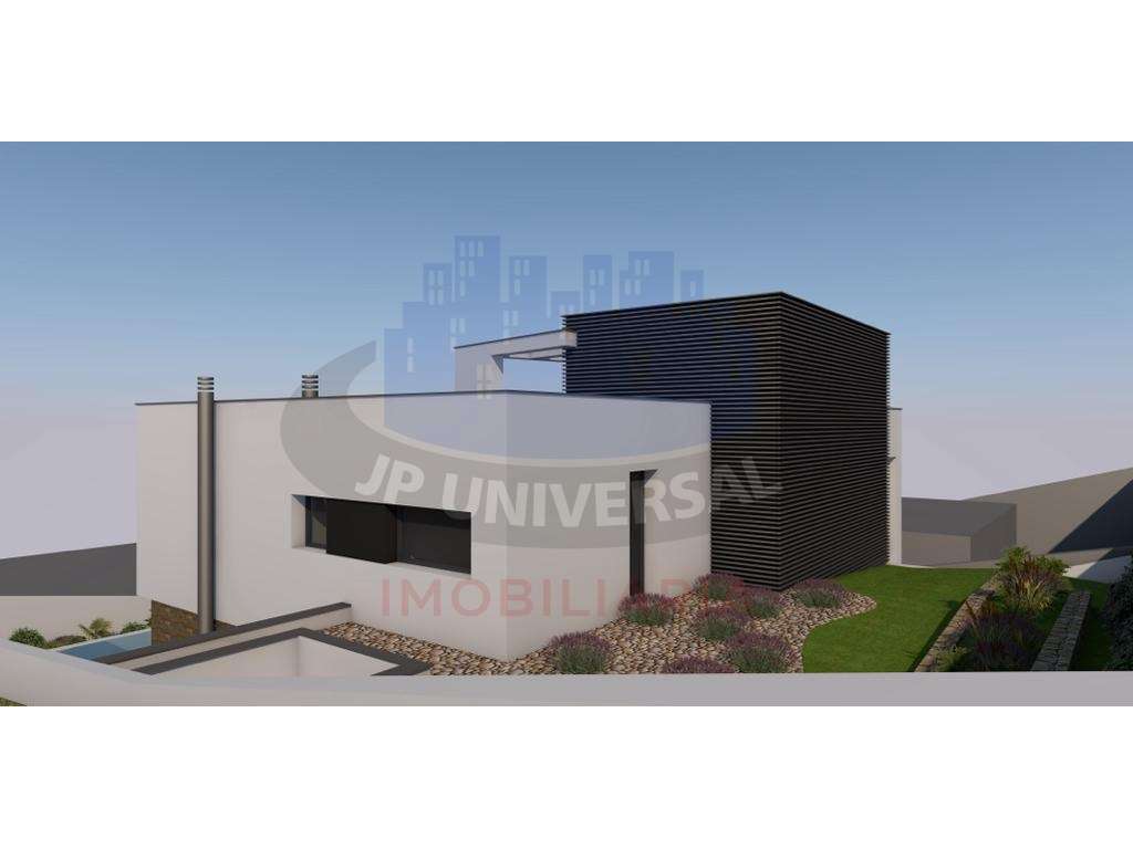 Vende-se Terreno com Projeto com Vista Castelo-8