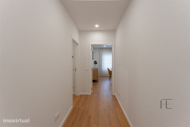 Apartamento T3 como novo, 2 lugares de garagem e 2 arrecadações, Esmor-14