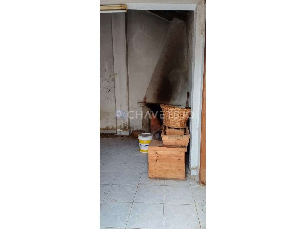 Casa Antiga Com Arrecadação e Terreno Para Recuperar, Cernache do B...-6