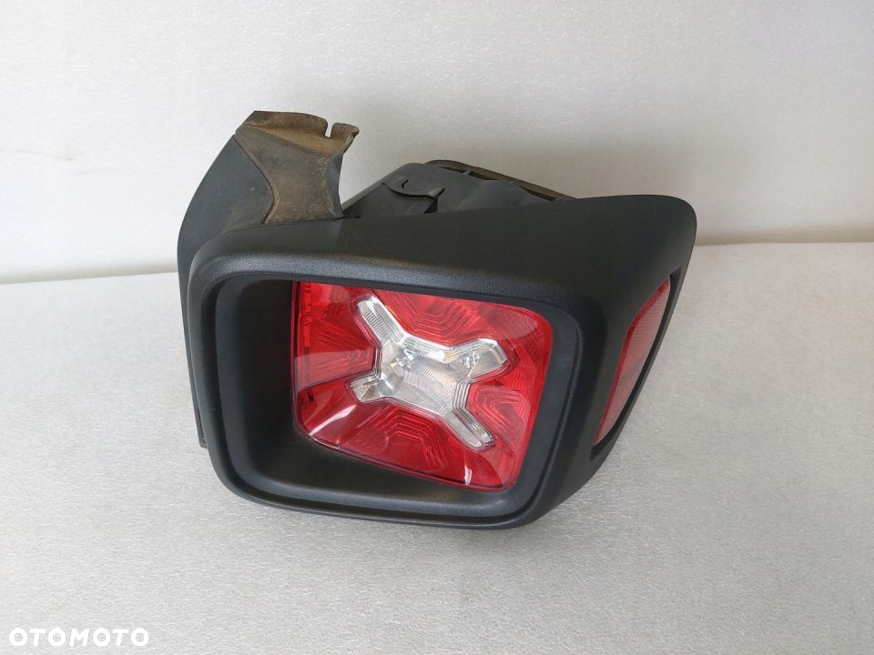 Lampa Jeep Renegade prawy tył - 2