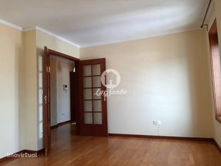 Apartamento T1+1 no Centro da Maia, com garagem e arrumos