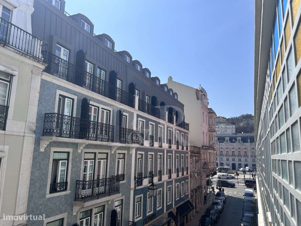 Apartamento T2 com varanda fechada e estacionamento junto à Av. Lib...-20
