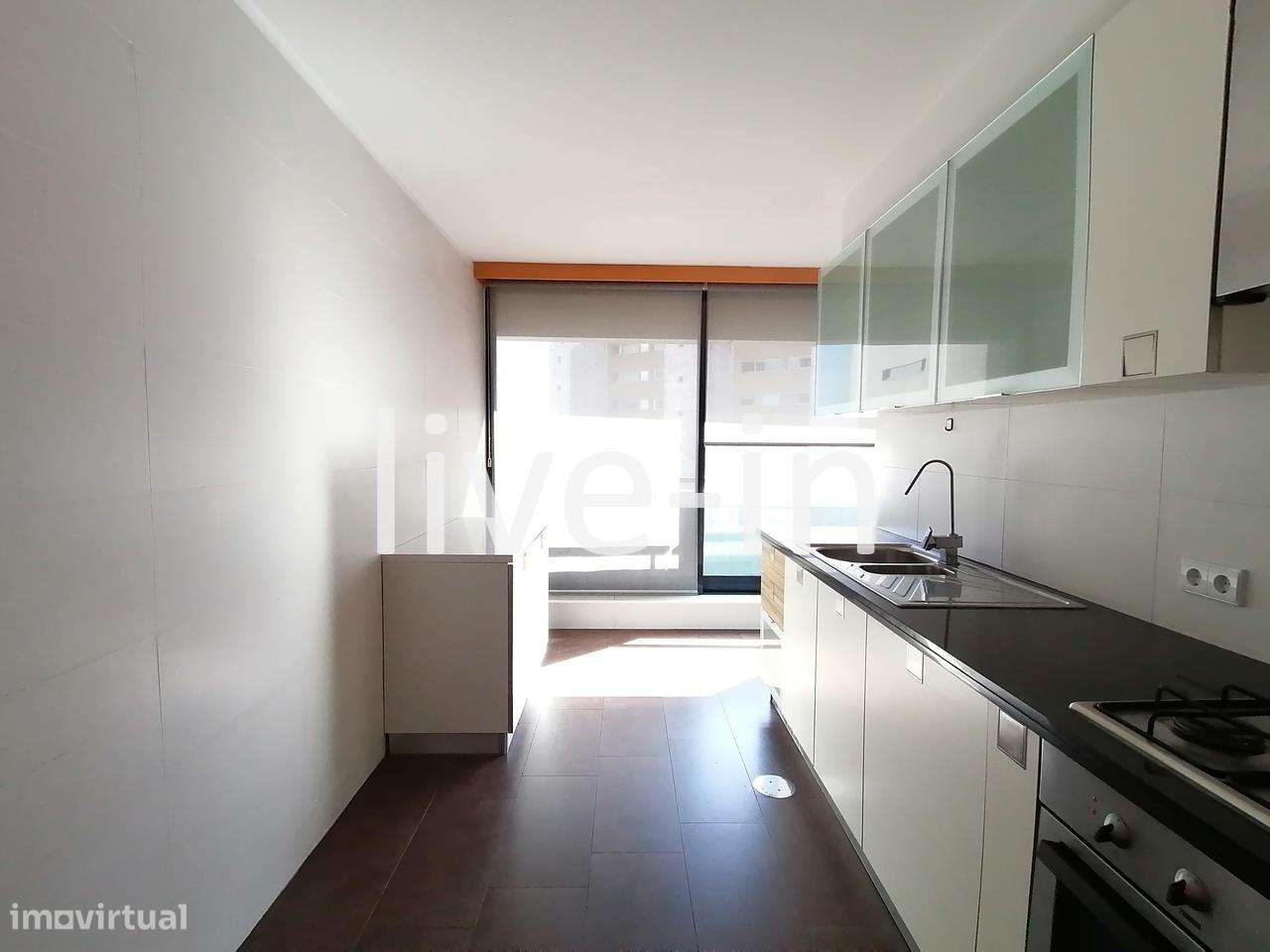 Apartamento T2 com garagem fechada junto ao Glicínias - Grande imagem: 3/13