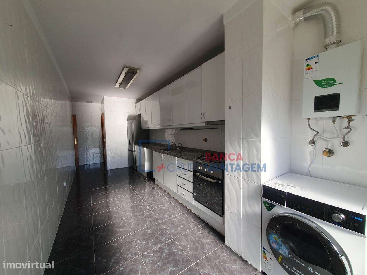 Apartamento T2 C/ Terraço e Garagem Box - ARRENDADO - Grande imagem: 5/15