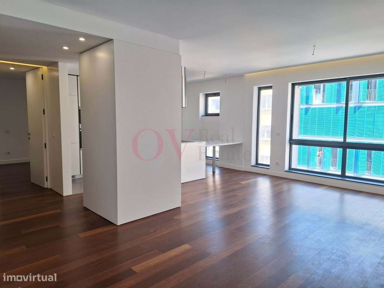 Apartamento T4 com remodelação total na rotunda da Boavista-5