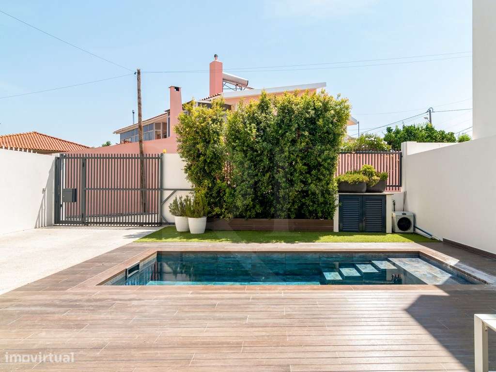 Moradia de luxo T4 no Murtal com piscina aquecida e rooftop panorâmico-30