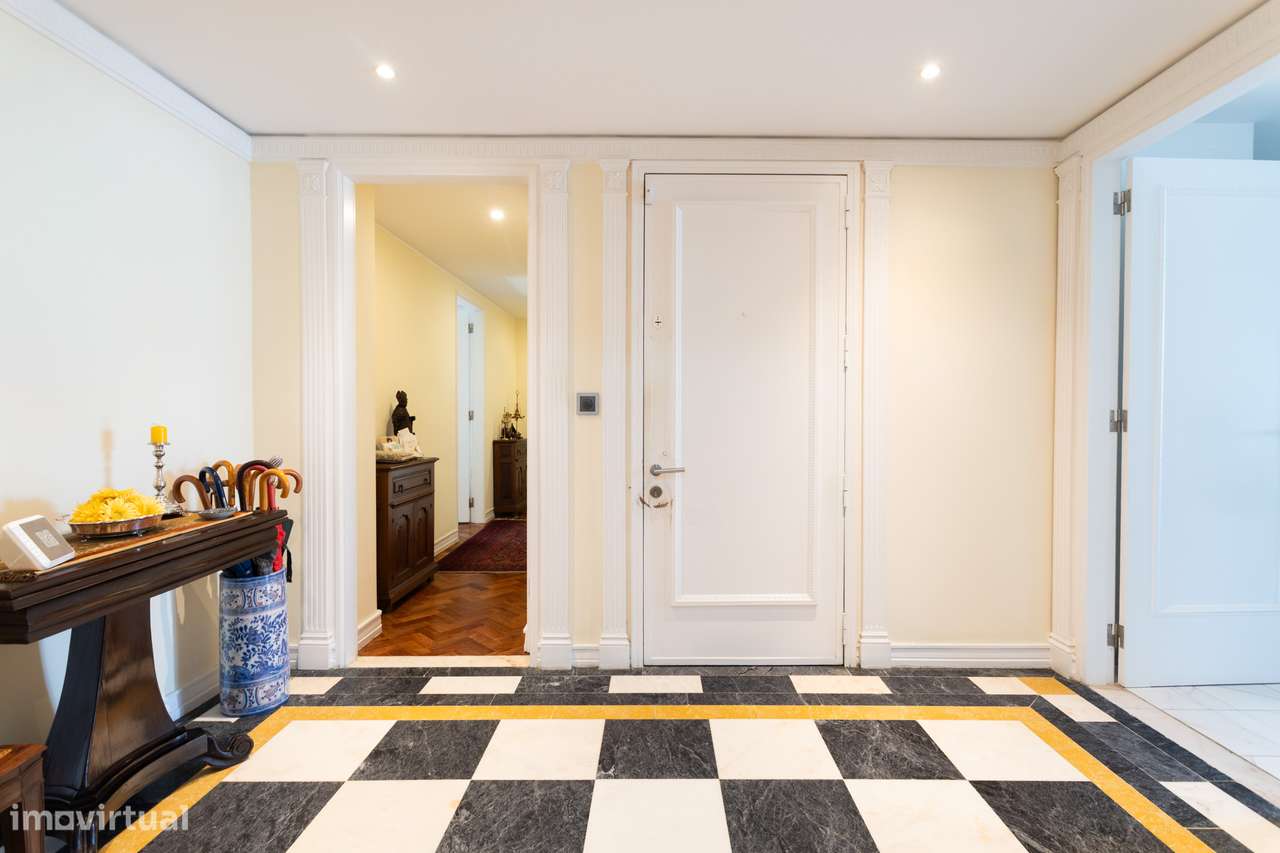 Apartamento Luxuoso na Avenida da República: 6 Quartos com Varandas e - Grande imagem: 3/36