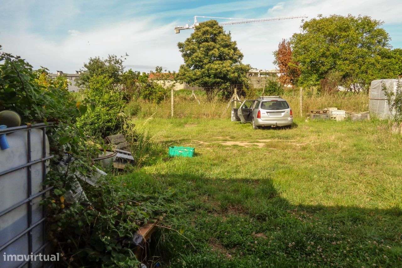 Terreno c/ viabilidade de construção de 2 moradias, perto da praia. - Grande imagem: 4/6