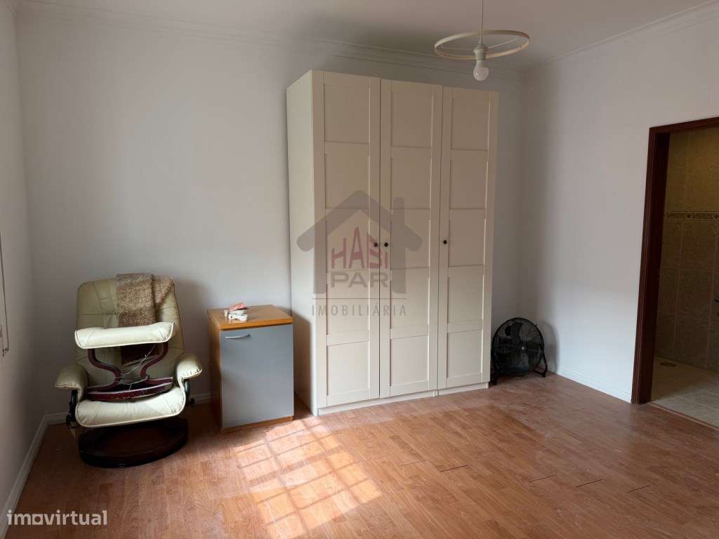 Excelente T2+1 Na Urbanização do Brejo-11