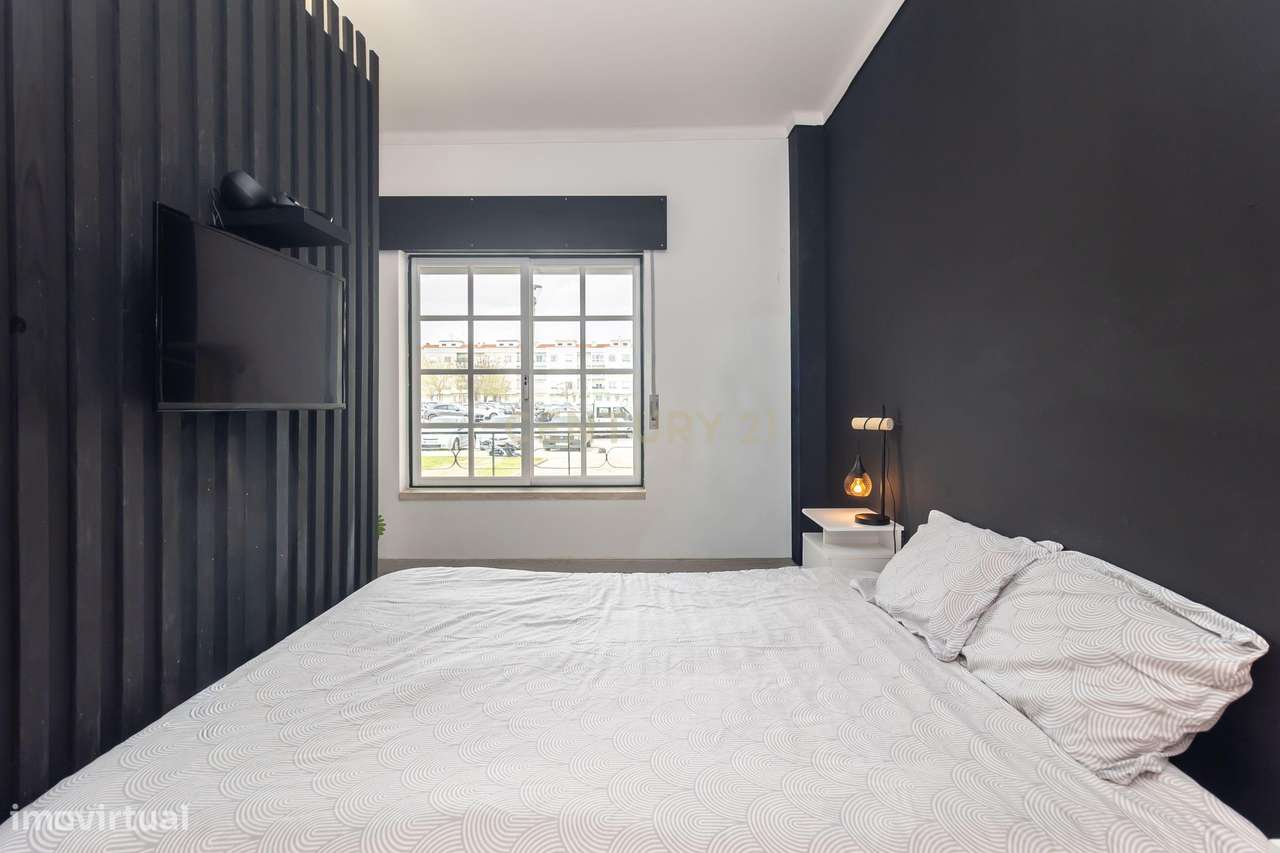 Apartamento T2 totalmente remodelado, localizado no Pinhal Novo,-5