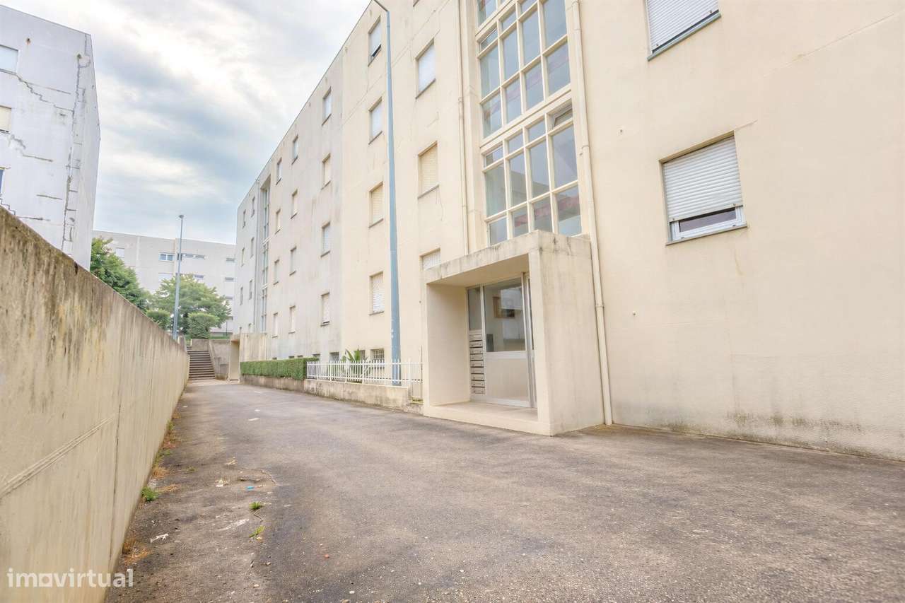 Apartamento T2 Renovado em Cruz de Pau, Matosinhos-6