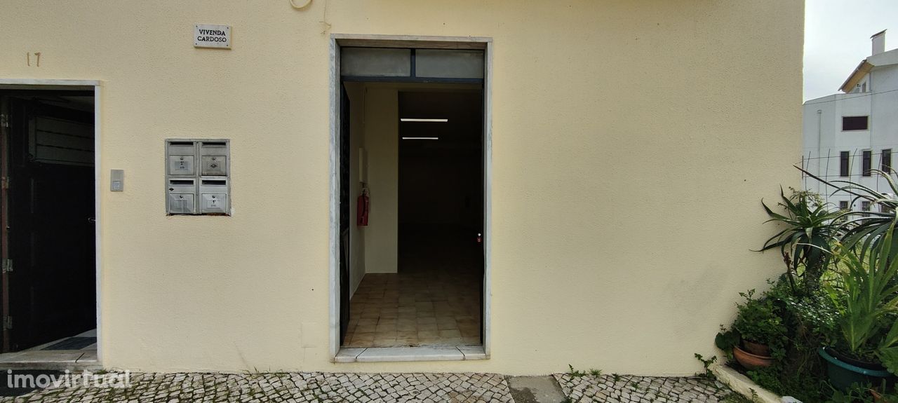 Armazém, 75 m², Casal de Cambra