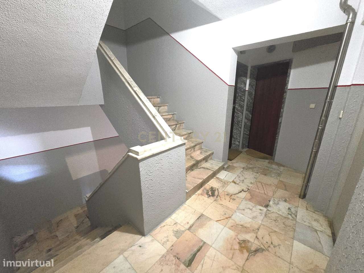Apartamento T1 na Ramalha em Almada com Varandas e Elevador-19
