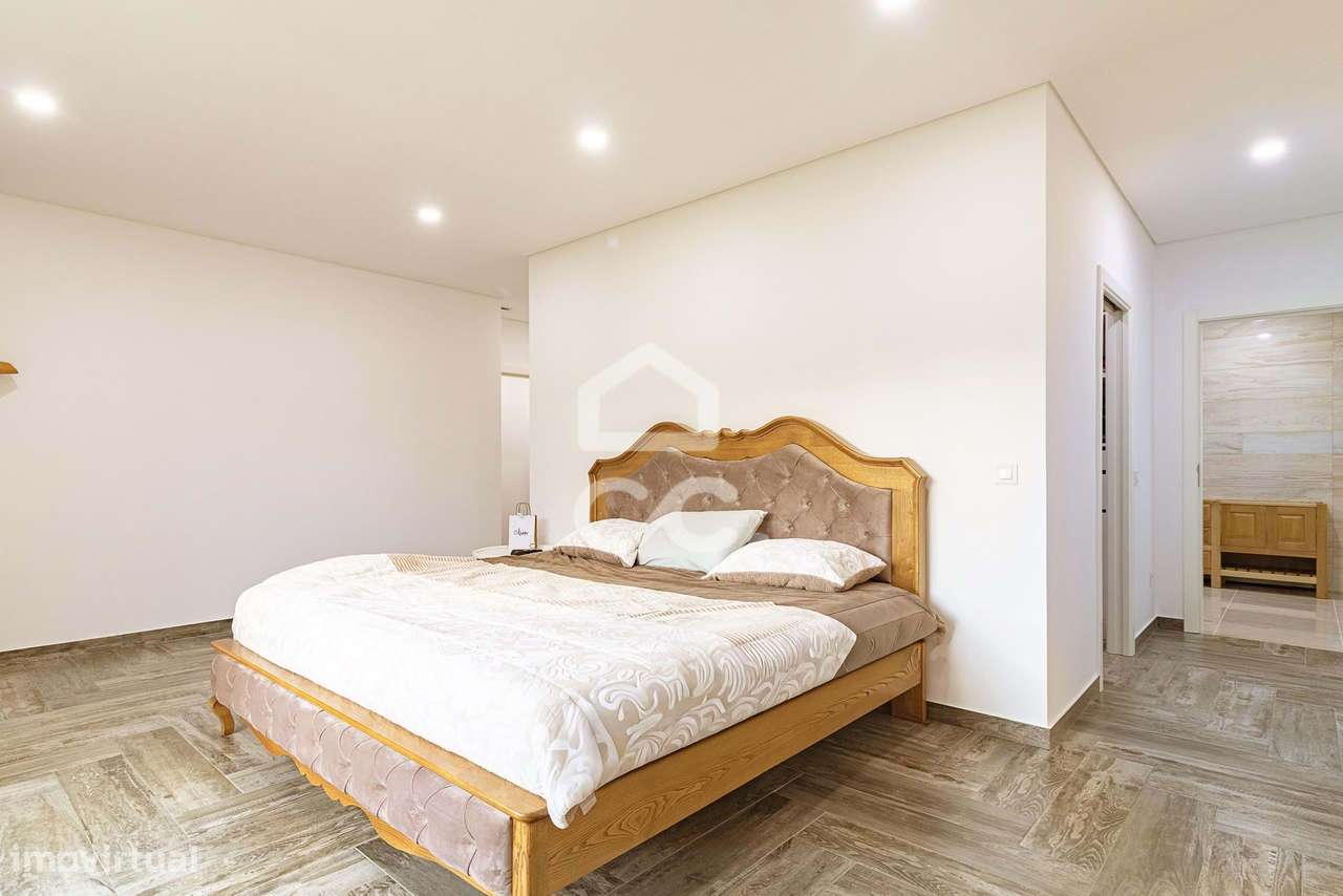 Moradia Térrea de Luxo com Cave | Conforto, Eficiência e Espaço Exteri-30