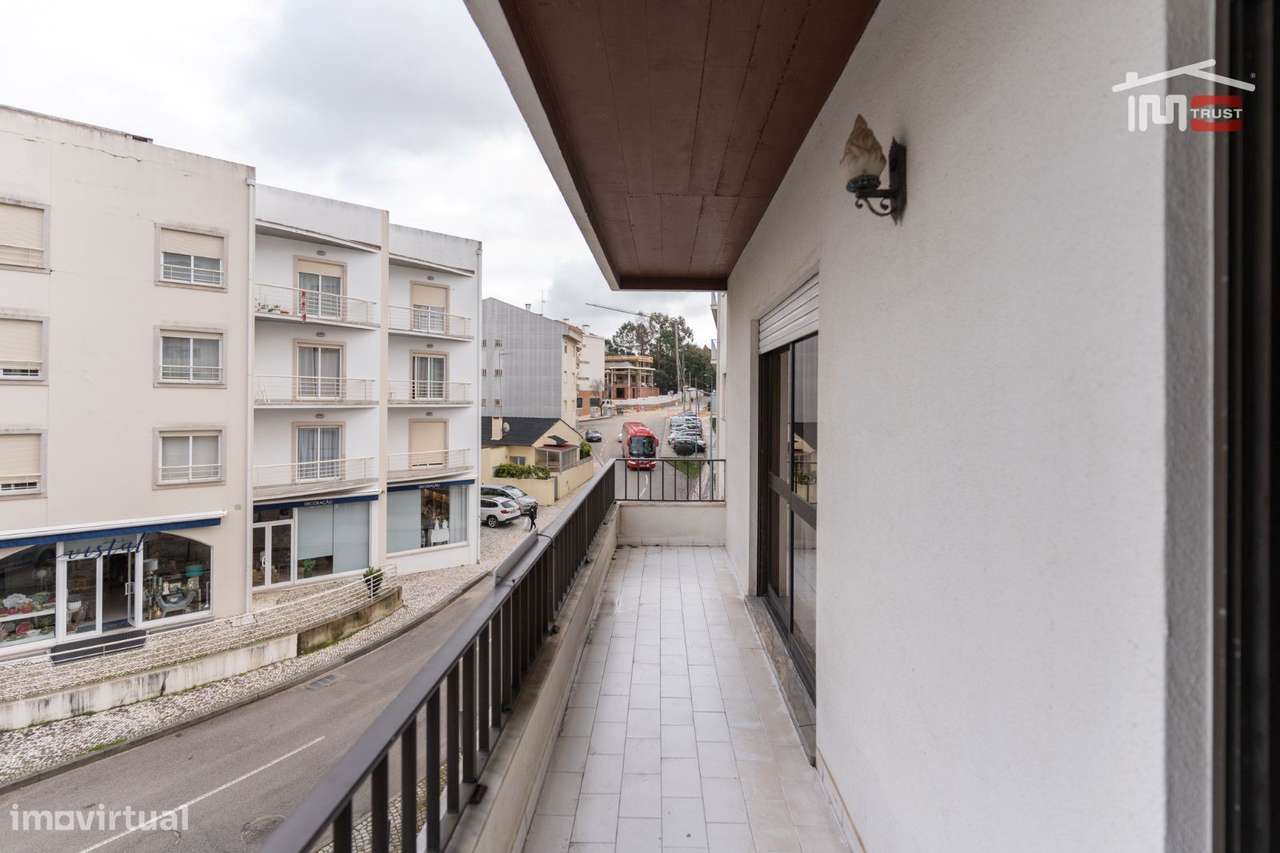 APARTAMENTO T3 MOBILADO COM ELEVADOR, SÓTÃO, LUGAR DE PARQUEAMENTO ... - Grande imagem: 4/30