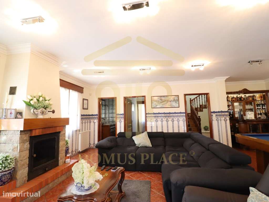 Moradia com Cave, Piscina e Terreno de 1878m² - Lavra
Vendida tota...-34