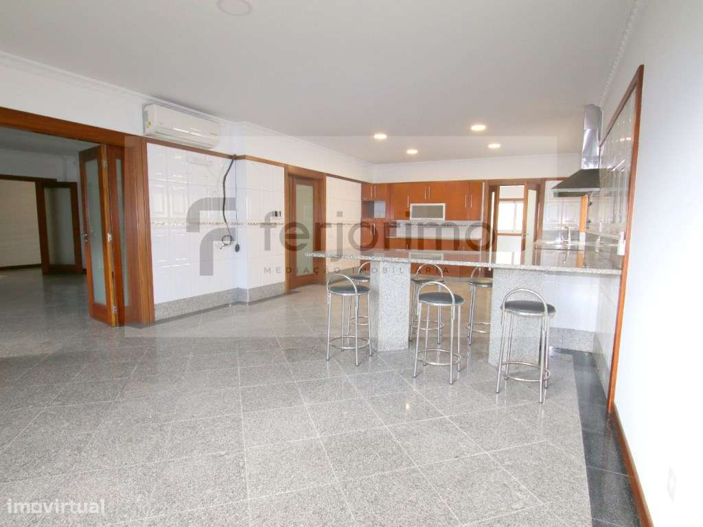 Magnífica Moradia, em zona tranquila-8