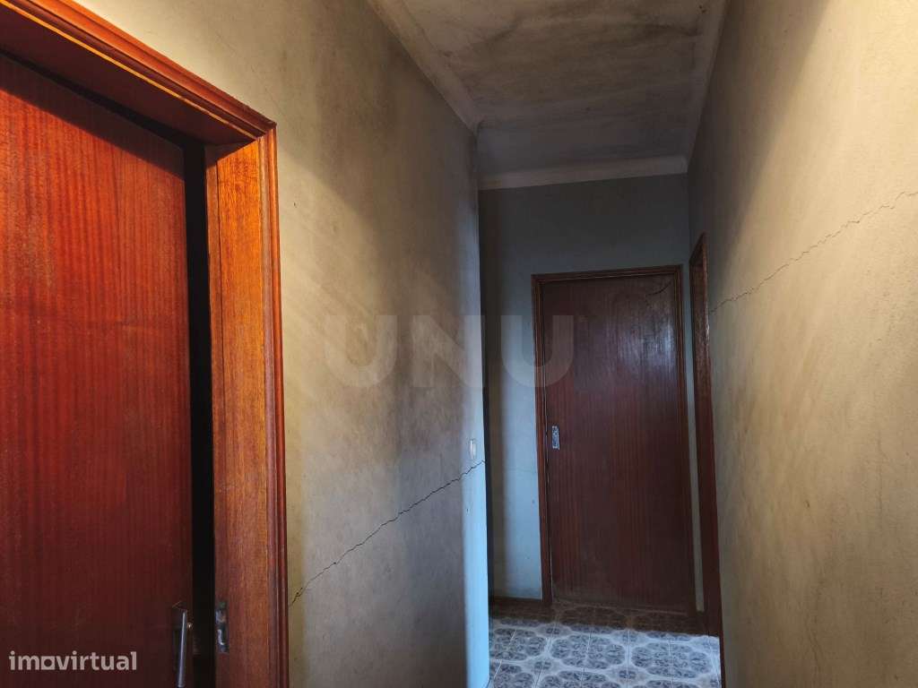 Oportunidade absolutamente imperdível - Moradia com parte renovada ...-30