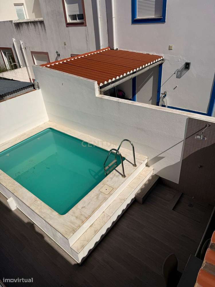 Magnifica T3 com Piscina no Corval-46