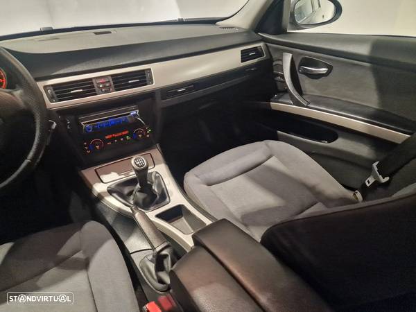 BMW 320 d Exclusive - 18
