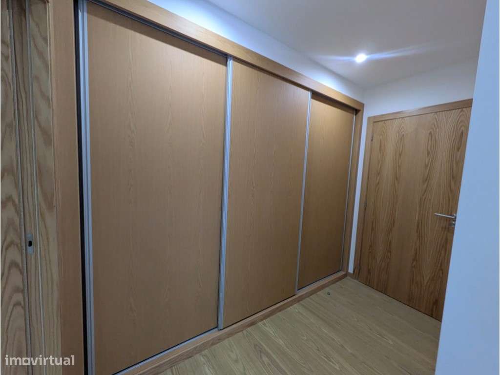 Apartamento T2 em condomínio fechado com piscina no centro de Ermes...-10