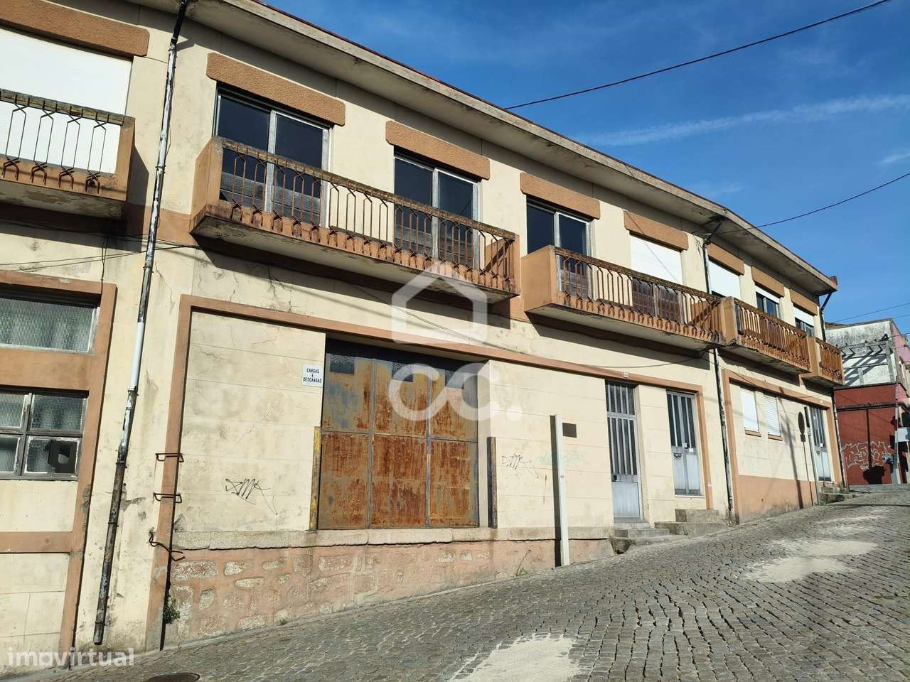 Armazém / Prédio com Potencial de Investimento em Águas Santas – Maia-0