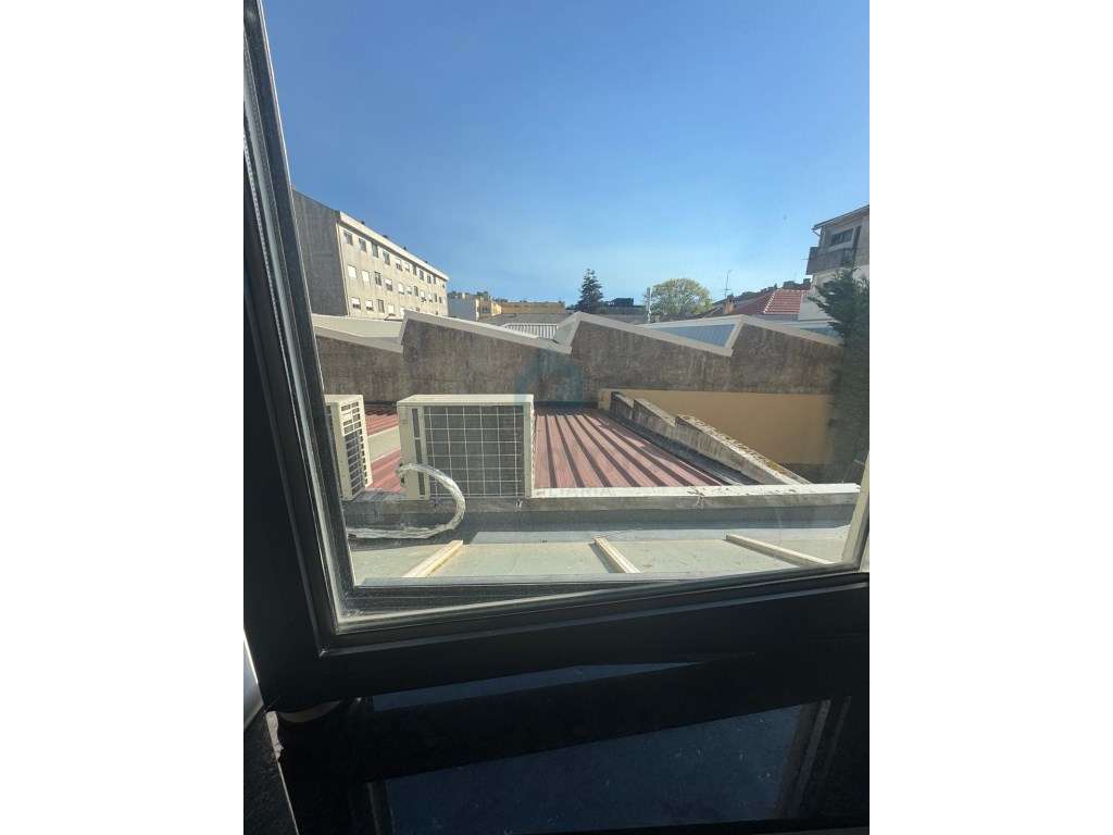 Conforto e Localização: T0 Pronto a Habitar Perto da Praia e Metro-15