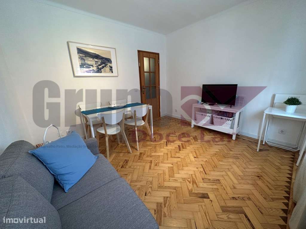 Apartamento T2+1 com Sótão a 350metros da praia de Sesimbra-11